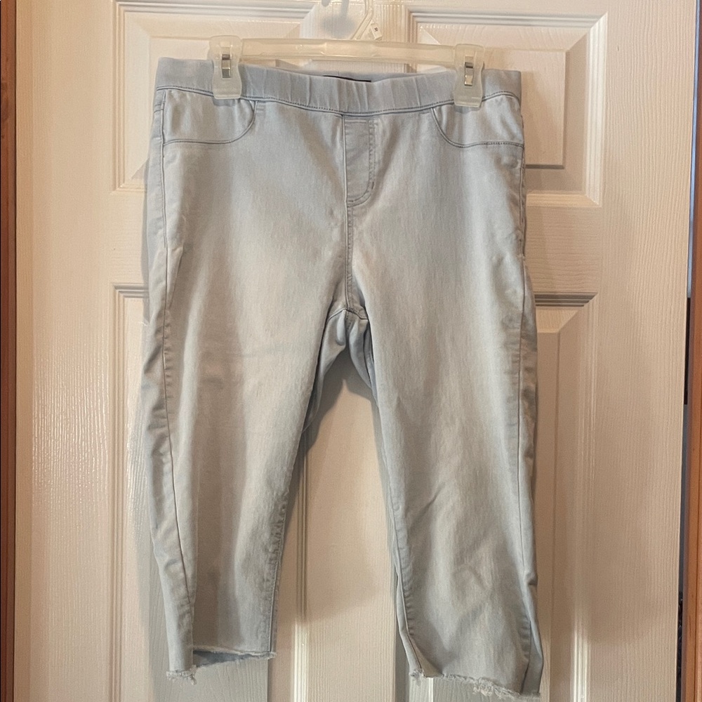 No Boundaries Light Blue crop Jeans, size lrg 11/13